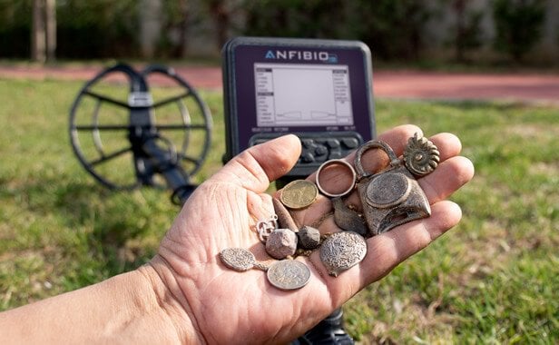 Anfibio Coin Finds