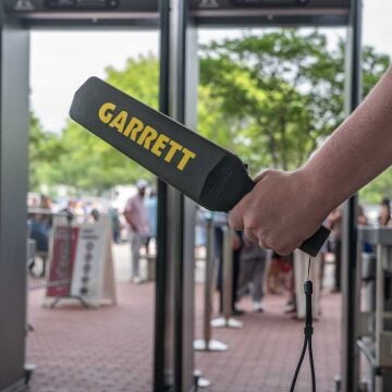 Garrett Guide  Üst Arama Dedektörü ve Şarj İstasyonu
